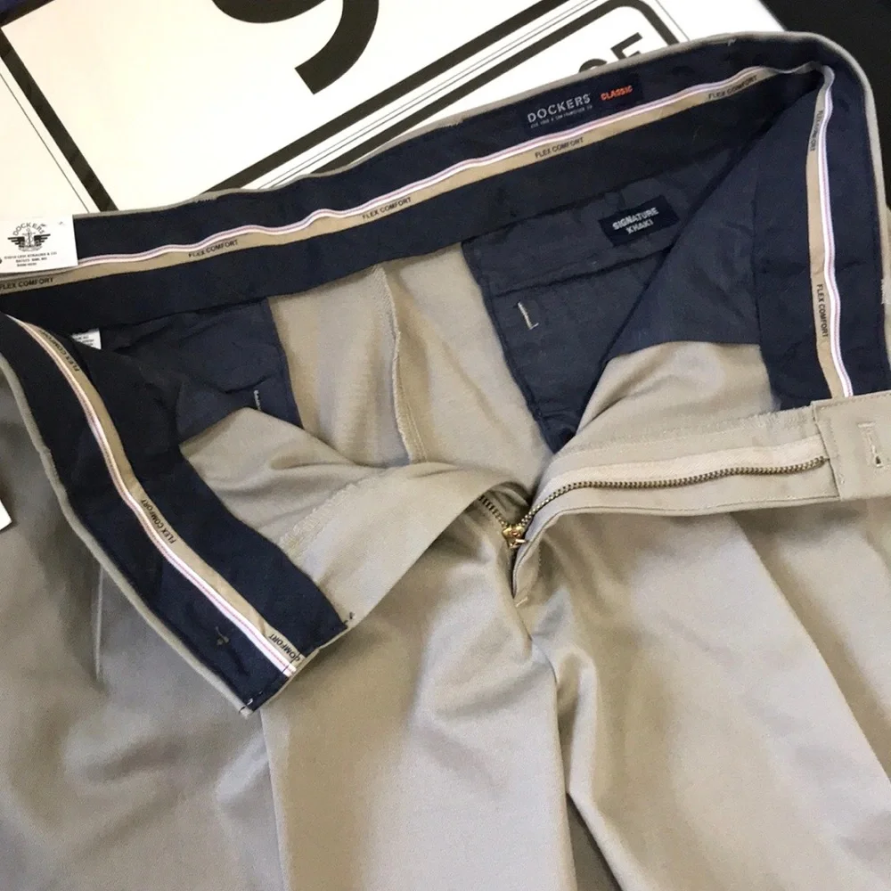 NWT Dockers Men’s Signature Khaki Slacks